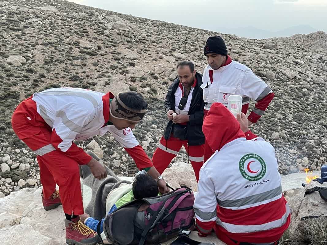 عملیات ۱۰ ساعته برای نجات دو مصدوم در ارتفاعات کلار