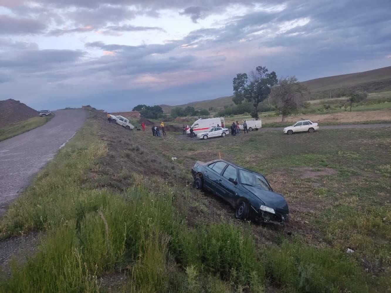 تصادف و انحراف از جاده سواری RD با تویوتا هایلوکس در محور مرگنلر به چایپاره 