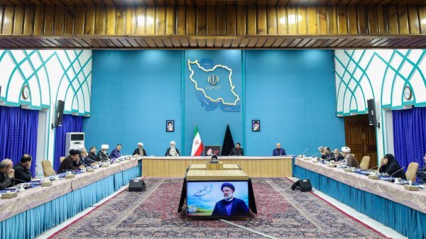 اولین جلسه شورای‌عالی انقلاب فرهنگی به ریاست محمد مخبر برگزار شد