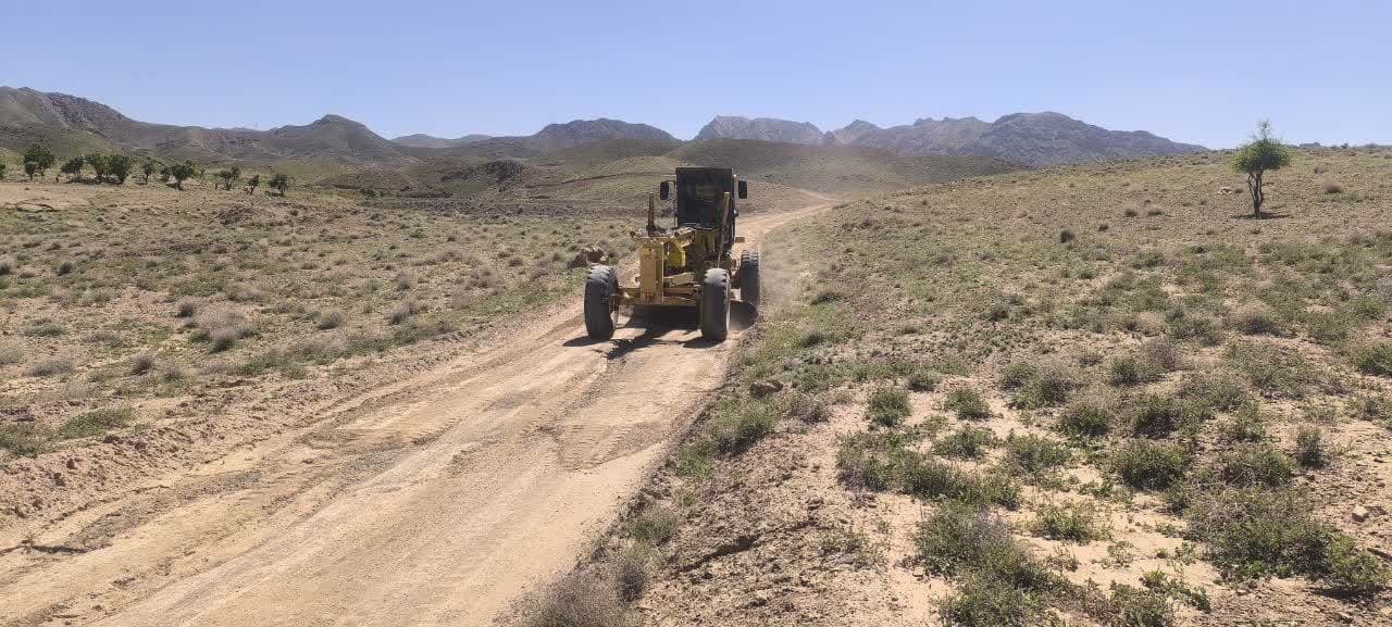 تسطیح ۳۵۰ کیلومتر از محور‌های روستایی شهرستان قاینات