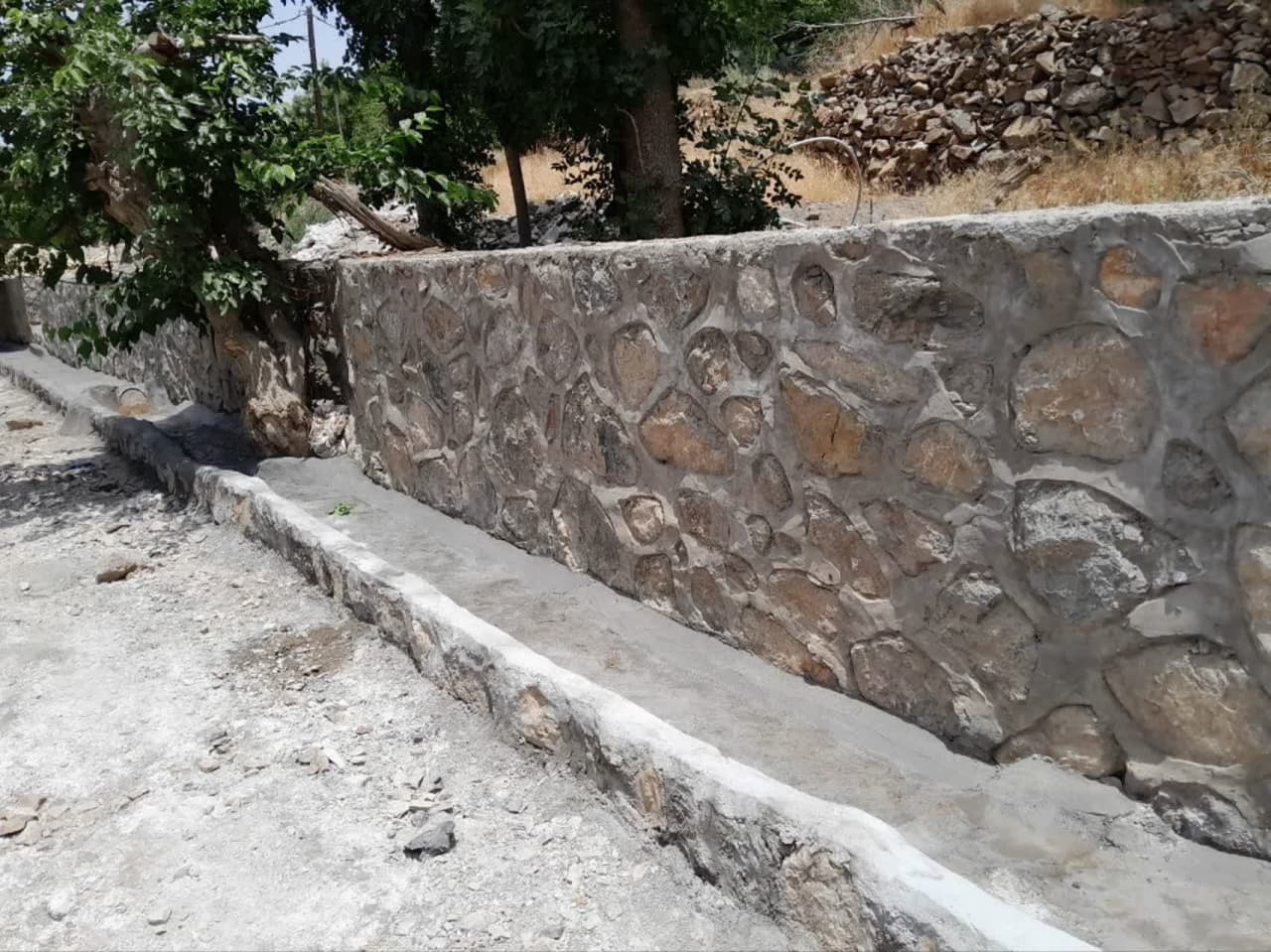 طرح پوششی بتنی کانال انتقال آب در روستای مرزانک