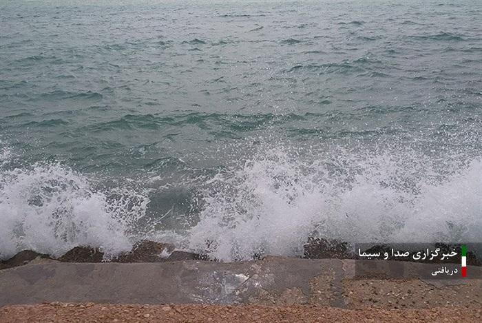 وزش باد‌های نسبتاً شدید شمال غربی و ارتفاع دو متری امواج دریا در خلیج فارس
