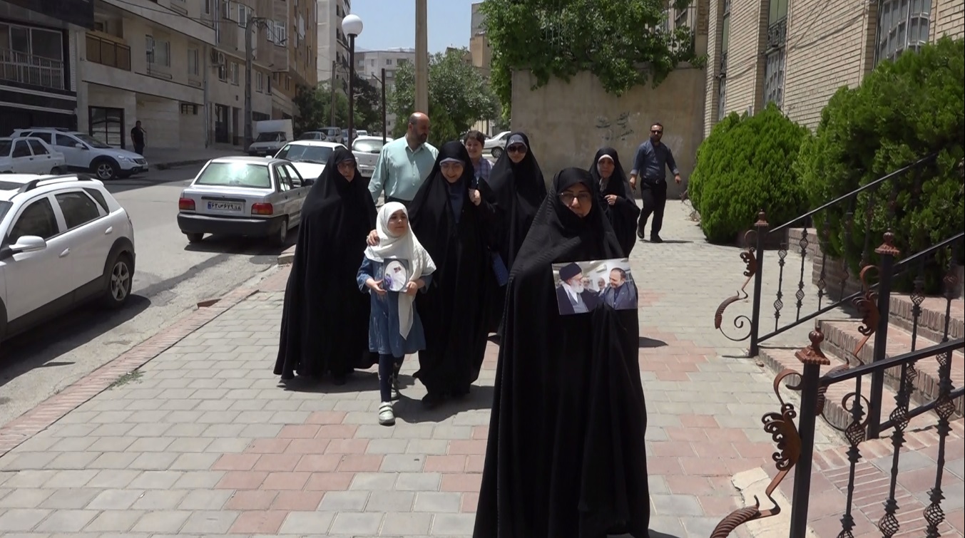 حضور خانواده شهدا و ایثارگران در انتخابات