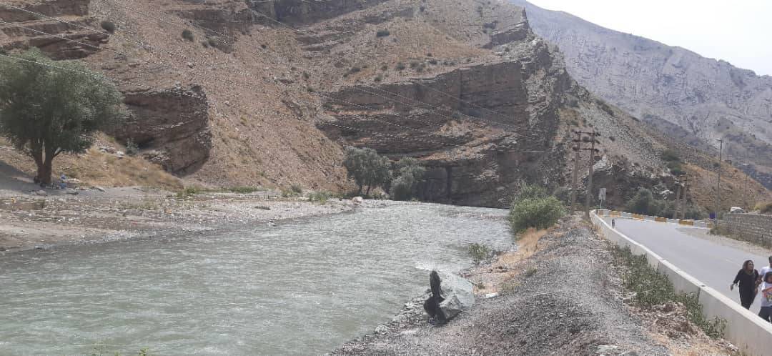 نجات مادر و فرزند از مرگ در رودخانه کرج