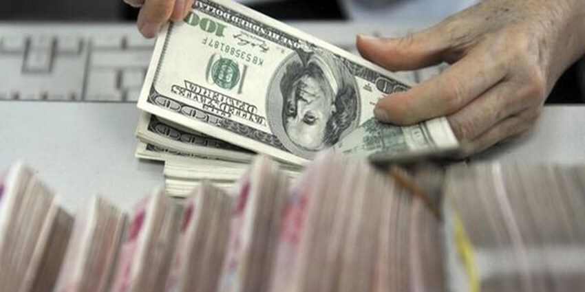 ** قیمت دلار و یورو در مرکز مبادله ایران؛ یکشنبه ۱۷ تیر