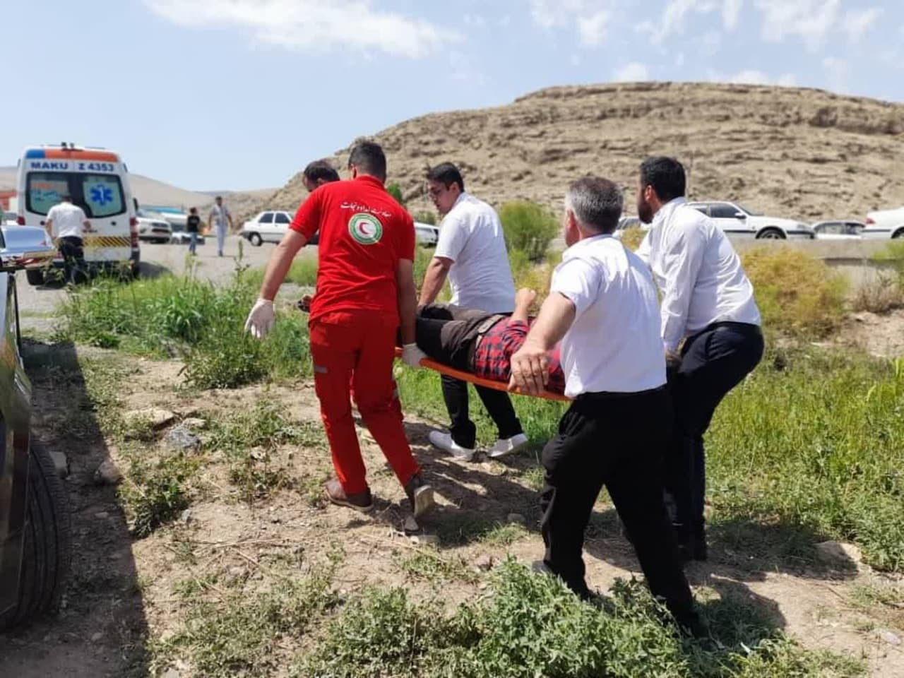 انحراف از جاده یک دستگاه پژو ۴۰۵ در محور ماکو به شوط ۱ مصدوم داشت