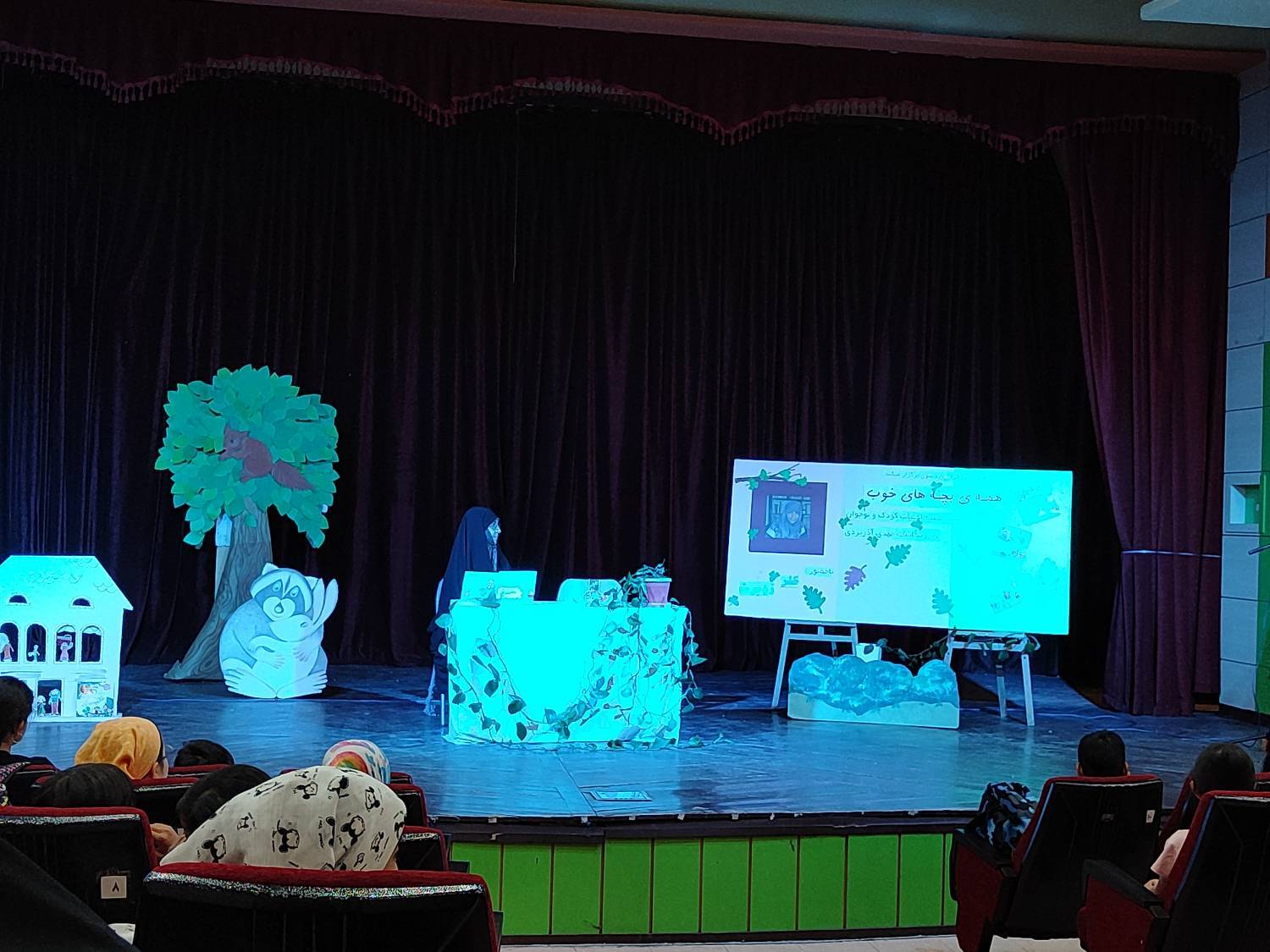 برگزاری کارگاه نقد آثار و کارگاه کتاب سازی در کانون پرورش فکری کودکان و نوجوانان مشهد