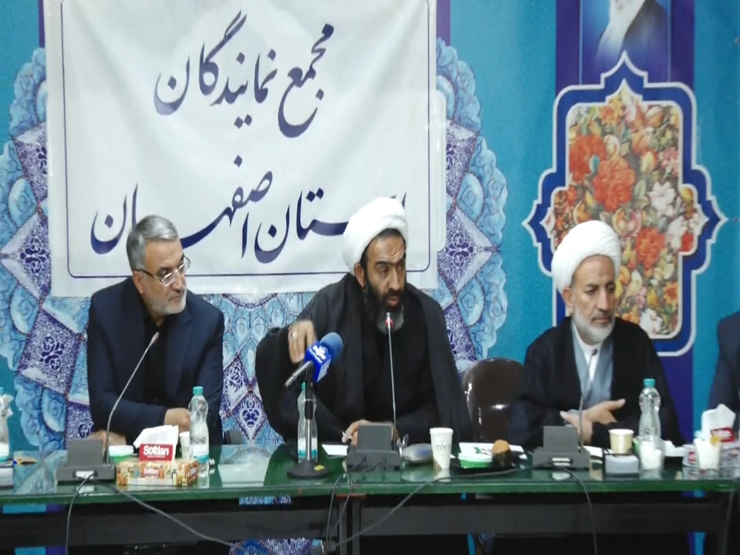 تشکیل کارگروههای تخصصی برای بررسی مسائل و مشکلات استان اصفهان