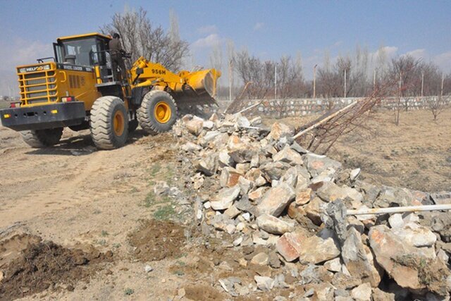 برخورد با متصرفان زمین‌های دولتی و ملی در شهرستان بردسکن