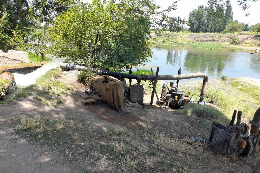جلوگیری از برداشت غیر مجاز آب ازرودخانه  زرینه رود در   چهاربرج