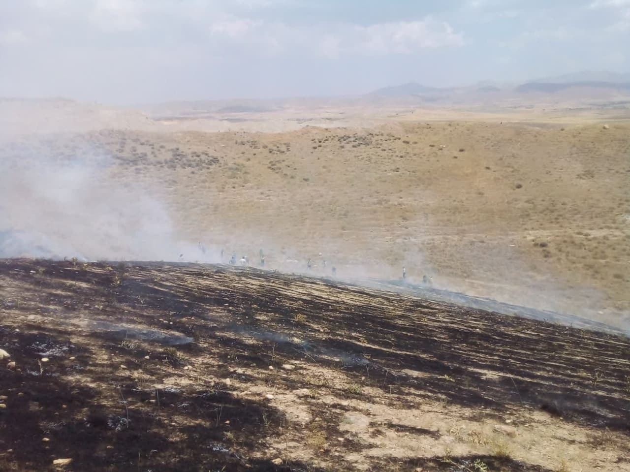 مهار حریق در ۱۰ هکتار از مراتع روستای چهارقلعه تکاب