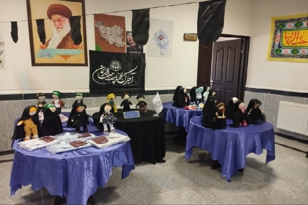 برپایی نمایشگاه عروسک‌های دست‌ساز باحجاب در ارومیه