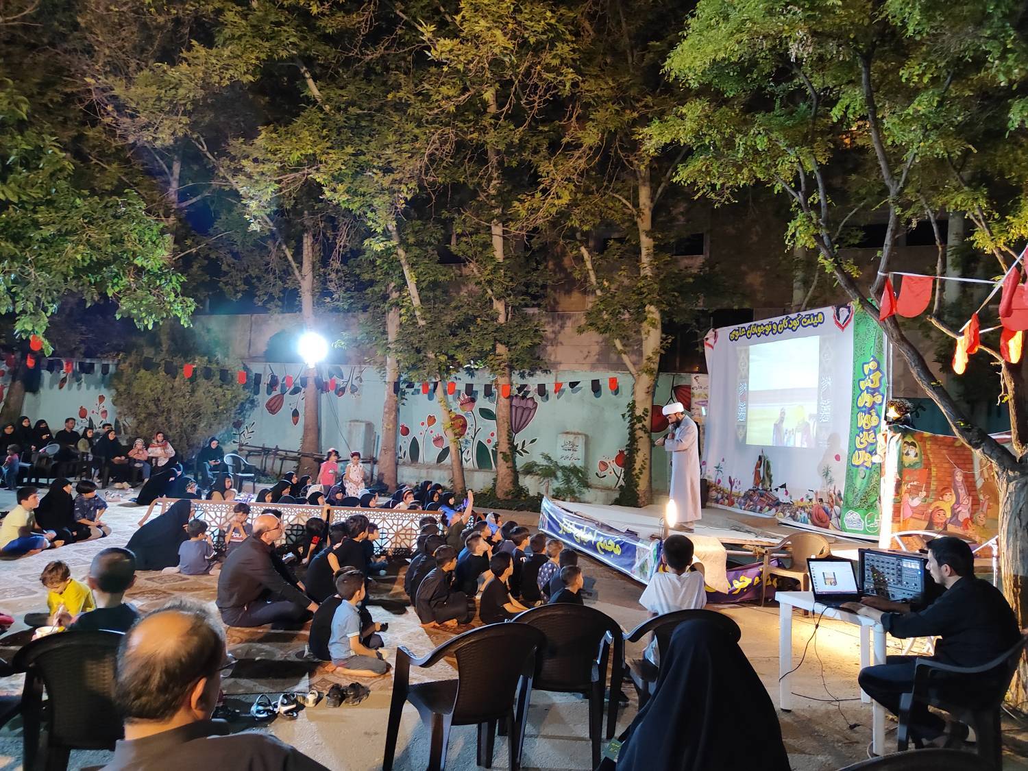 برگزاری مراسم پرده خوانی وقایع کربلا ویژه کودکان در مشهد