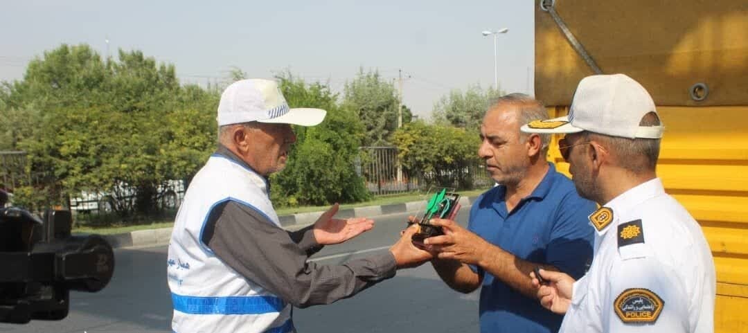 تجلیل از رانندگان قانون‌مدار شیراز
