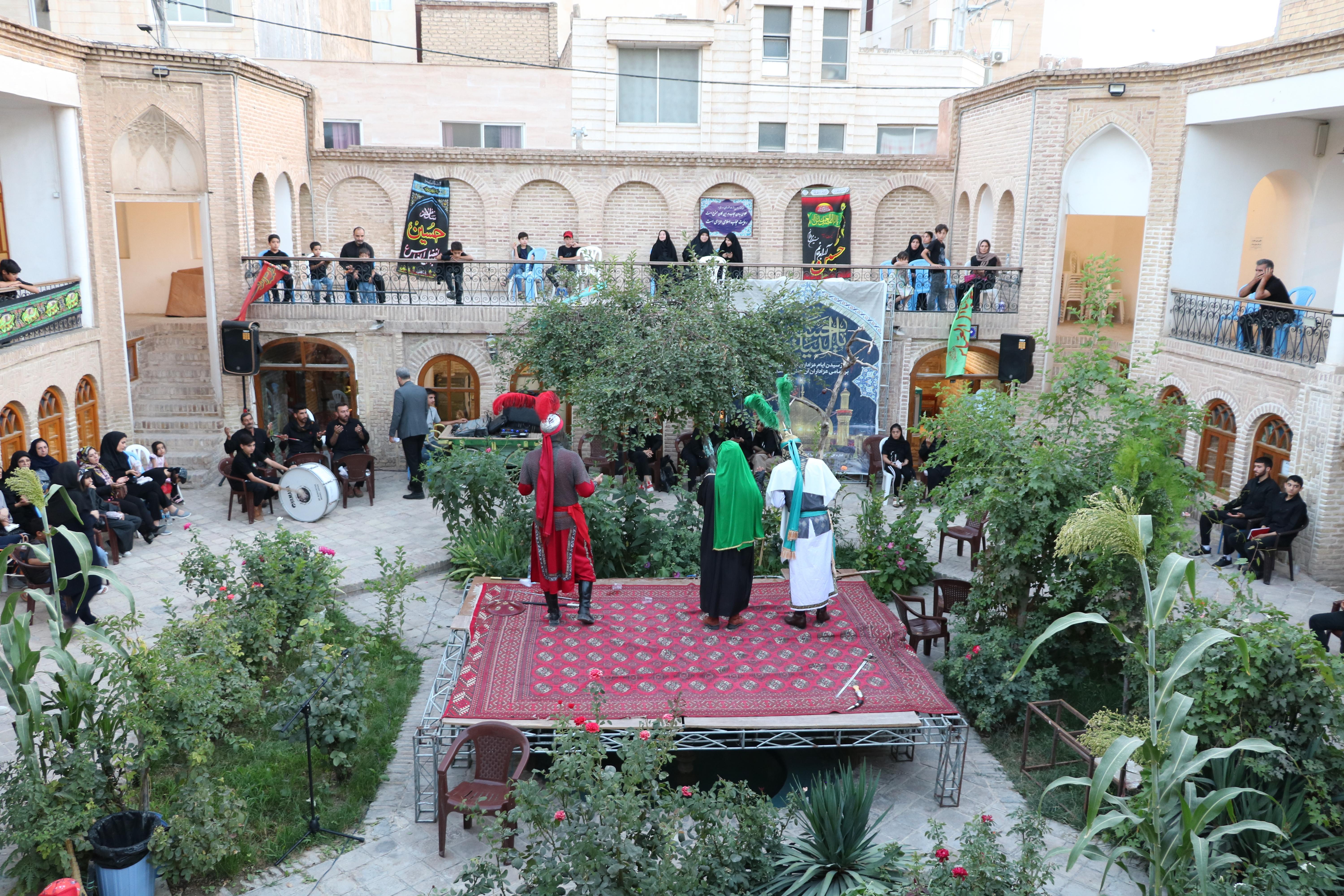 برگزاری آیین تعزیه‌خوانی در بنای تاریخی حسینیه جاجرمی