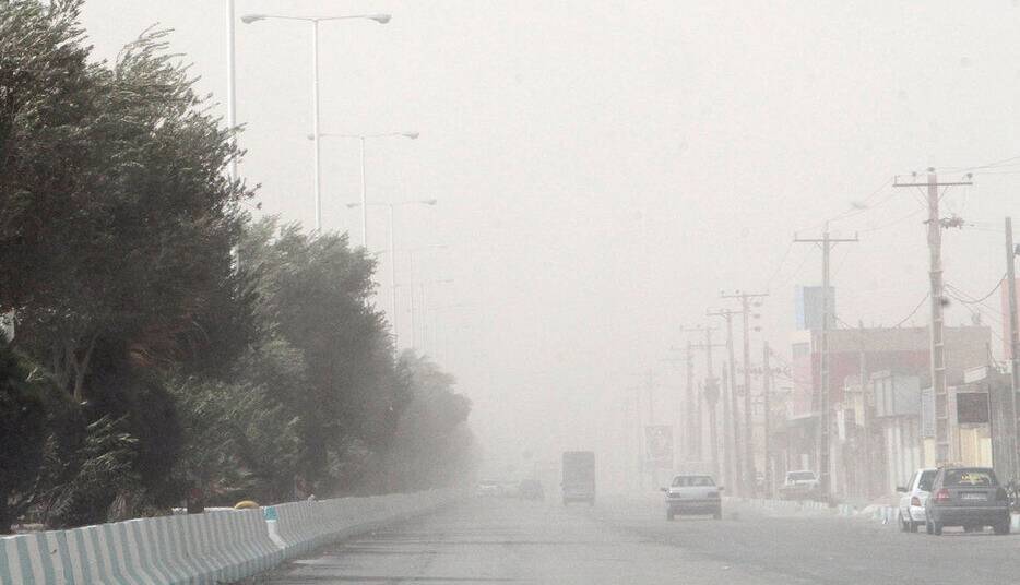 تداوم و شدت وزش باد گرد و خاک وکاهش میدان دید در استان