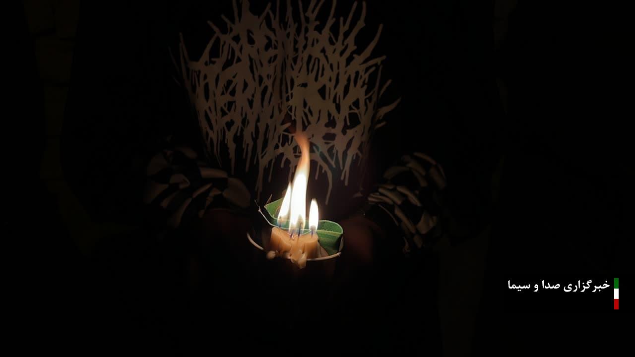 شمع هایی که به یاد شهدای کربلا در شام غریبان روشن شد