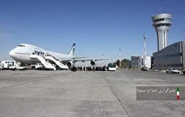 فرود سخت هواپیما در فرودگاه کرمان/مسافران آسیبی ندیدند
