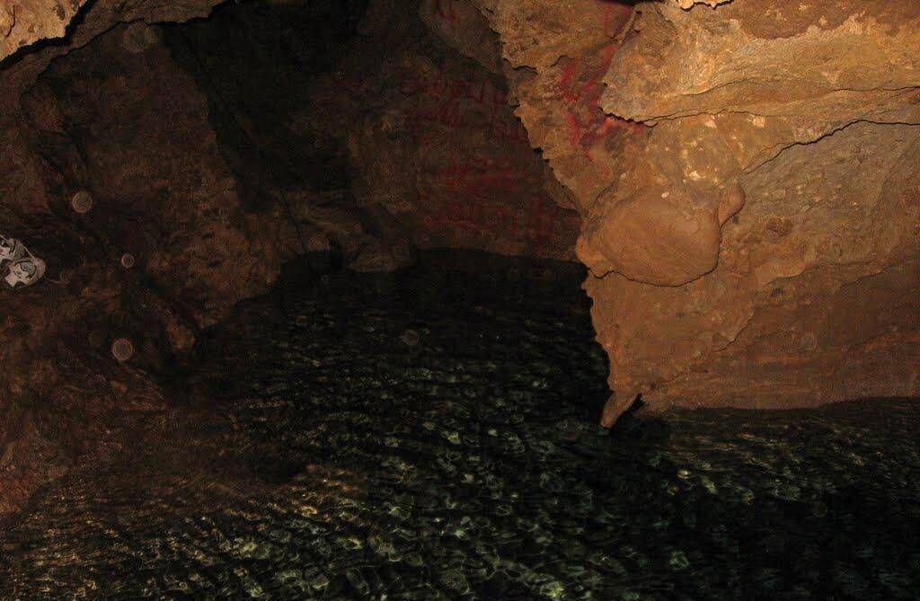 ممنوعیت ورود بدن مجوز به طولانی ترین غارهای استان
