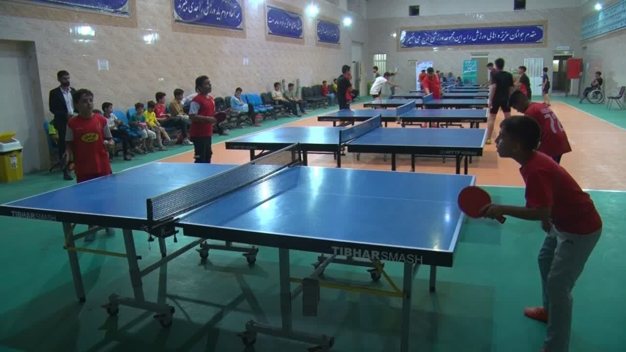برگزاری مسابقات تنیس روی میز کارگران در میبد