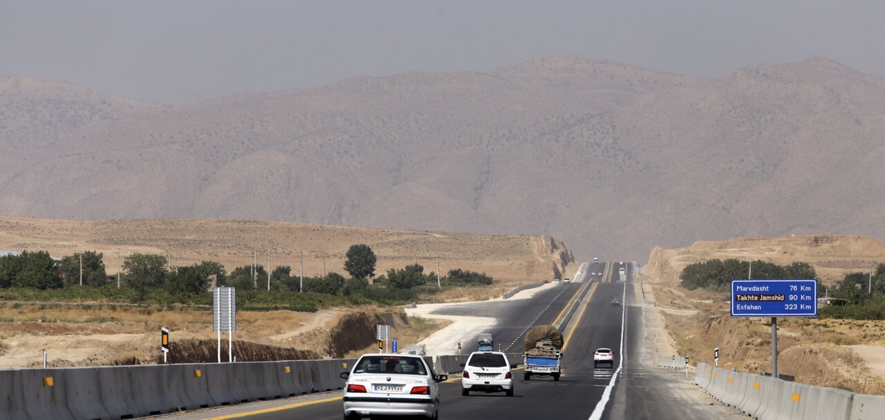تکمیل آزادراه شیراز - اصفهان نیازمند دریافت عوارض از خودرو‌ها