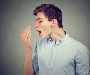 بوی بد دهان نشانه ای از بیماری کلیه است