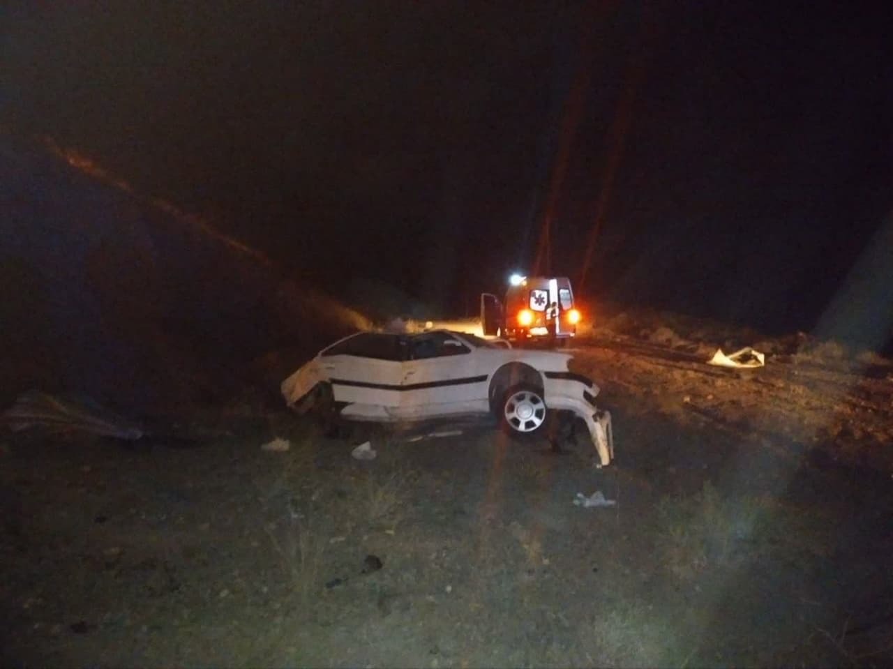 سقوط خودرو پژو پارس در جاده قمصر با دو کشته و چهار مصدوم