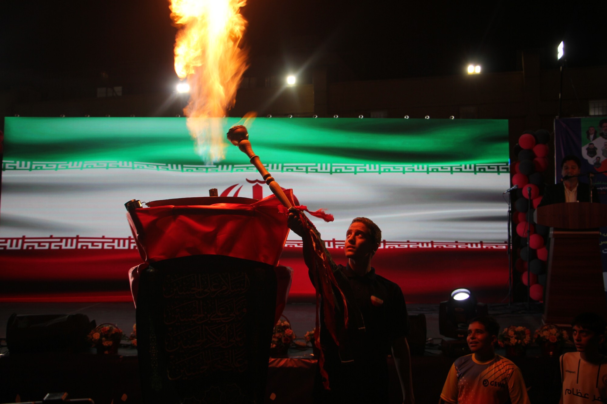 مشعل المپیک دانش آموزان دوره ابتدایی کشور در شیراز روشن شد