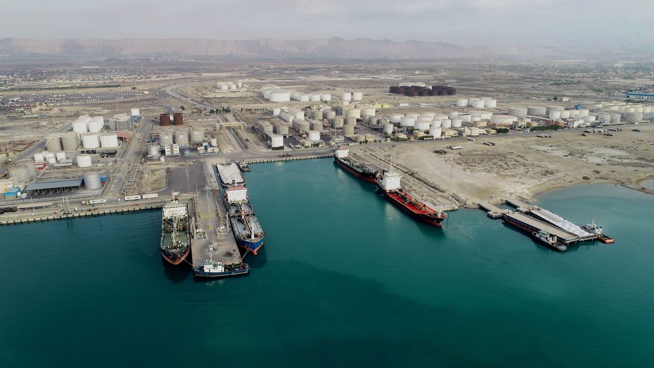 ساخت گذرگاه خطوط لوله پایانه نفتی در بندر شهید رجایی
