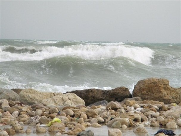 سواحل بوشهر مواج و متلاطم می‌شود