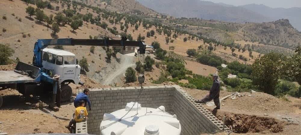 جاگذاری مخزن ذخیره آب شرب روستای شیرانی شهرستان سردشت