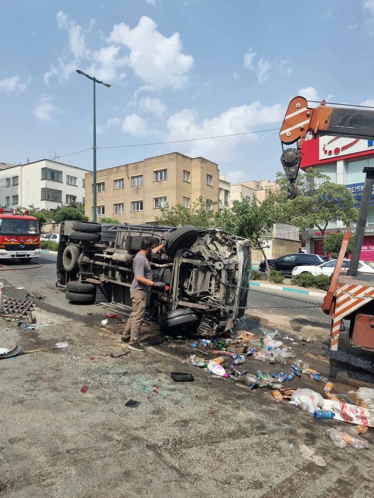 ***برخورد چند خودرو در سعادت آباد تهران