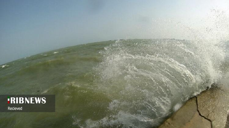 تداوم تلاطم دریا در محدوده تنگه هرمز با وزش باد‌های جنوب غربی