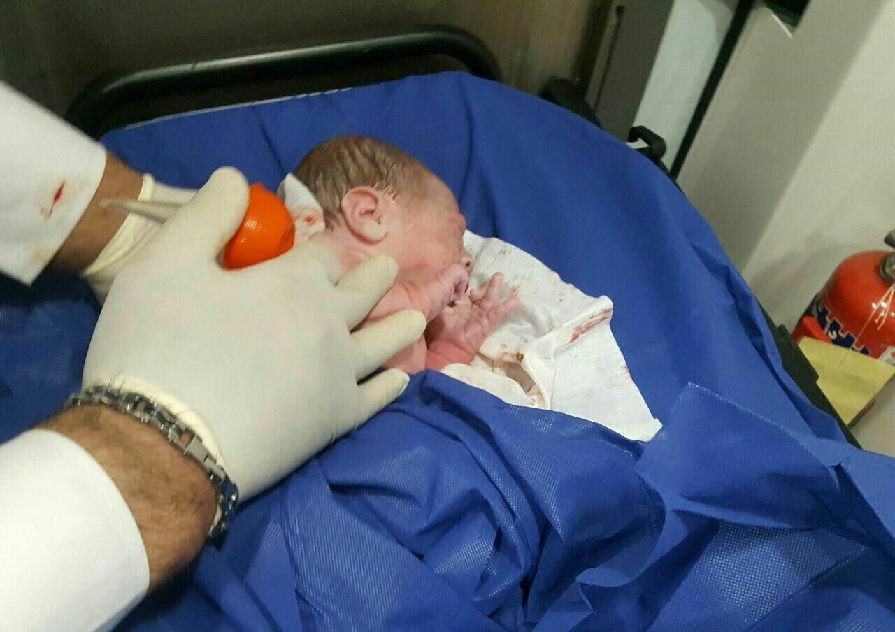تولد نوزاد عجول در آمبولانس اورژانس