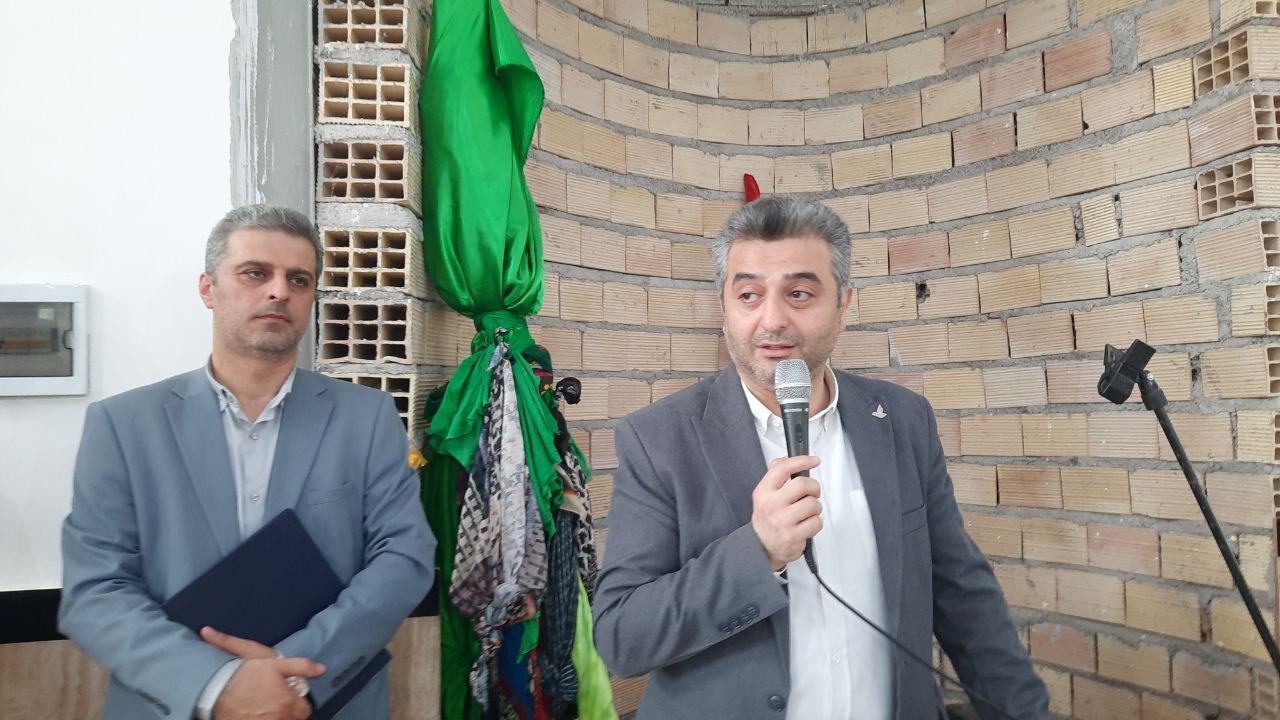 آیین نصب نخستین پلاک هوشمند کُدپستی در روستای اسطلخ زیر بخش شاندرمن