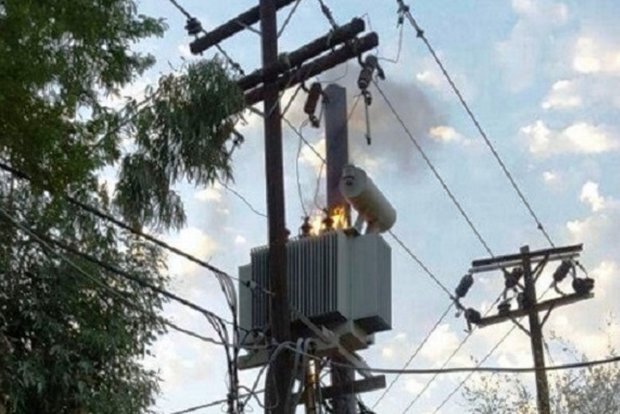 سوختن سه ترانس برق به علت بار زیاد شبکه در کاشان