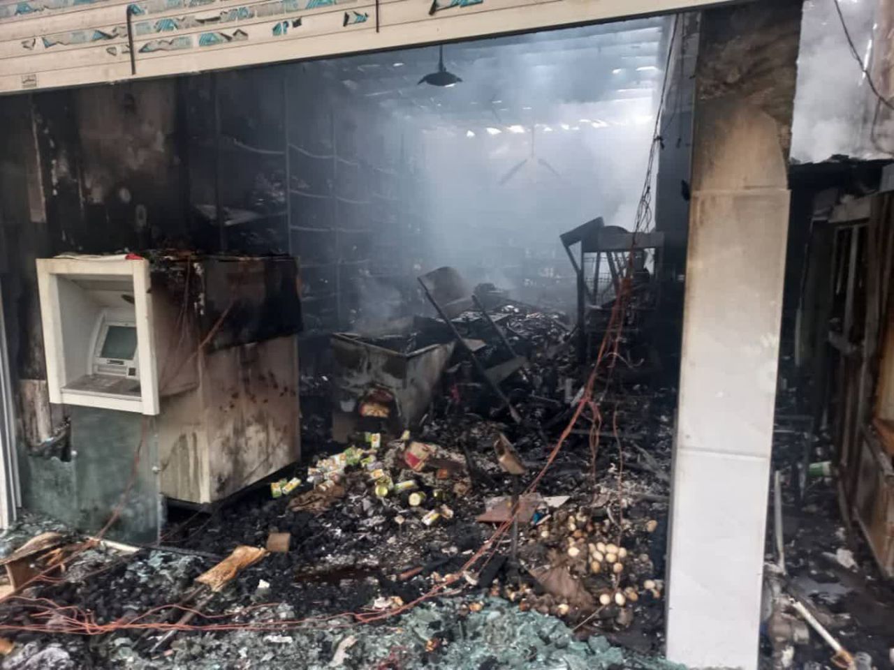 آتش گرفتن دو واحد تجاری در رحیم آباد