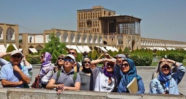 دعوت از افراد تاثیرگذار درفضای مجازی به ایران برای رونق گردشگری