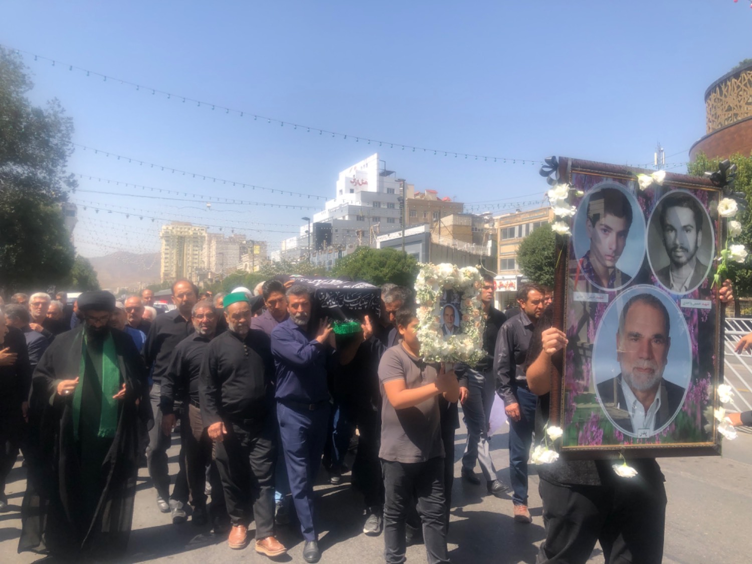 تشییع و خاکسپاری پدر شهیدان «حسین و حسن واحدی» در مشهد