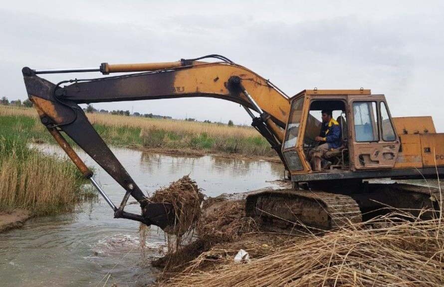 آغاز عملیات لایروبی و بهسازی انهار سنتی در روستای ابوشانک آبادان