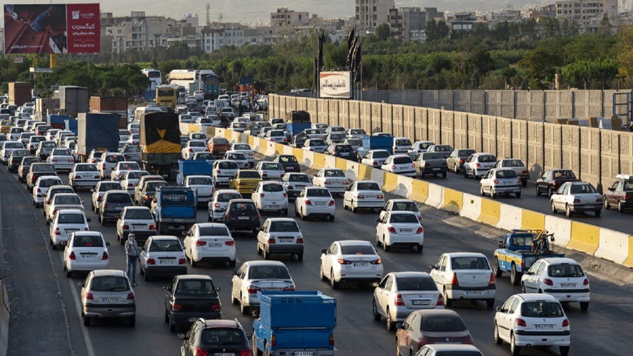 ترافیک سنگین در آزادراه کرج - تهران روز یک شنبه ۲۱ مرداد