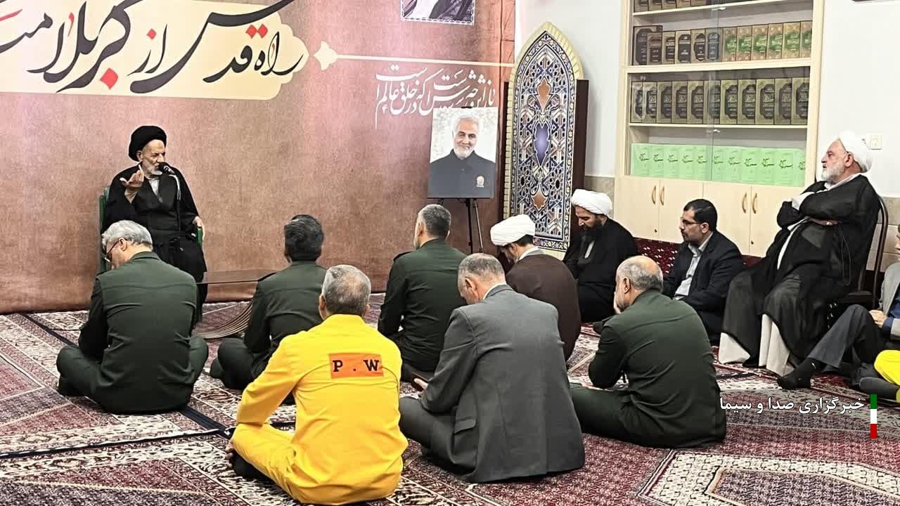 آزادگان اسناد و سند انقلاب اسلامی هستند