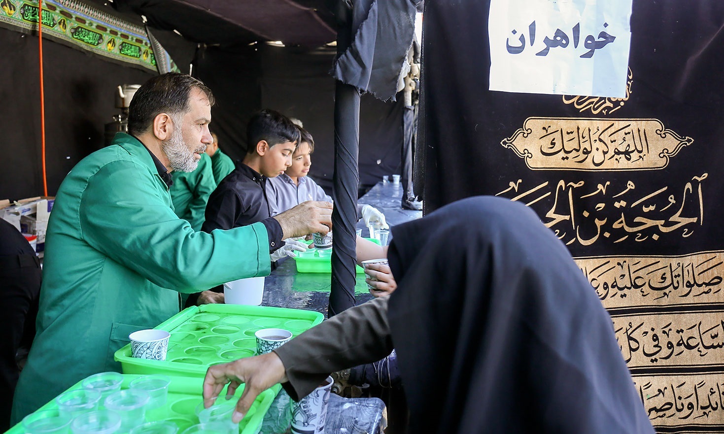 راه‌اندازی ۲ موکب خادمان کفشدار حرم مطهر رضوی در عتبات عالیات