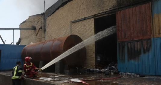 شایعه سازی برخی رسانه‌ها در پی ادامه آتش سوزی در شهرک صنعتی یزد