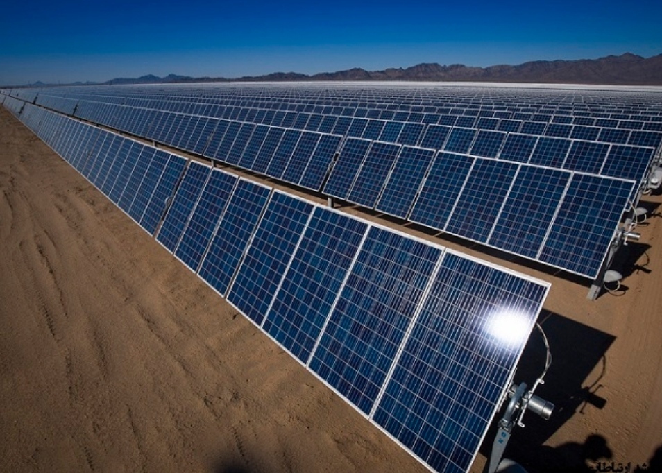 بهره برداری از مرحله نخست نیروگاه خورشیدی ۱۳ مگاواتی در حاجی آباد
