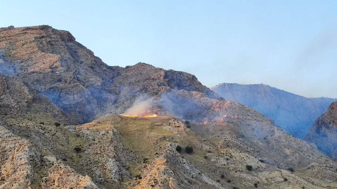 وقوع آتش سوزی در کوه خائیز بهبهان