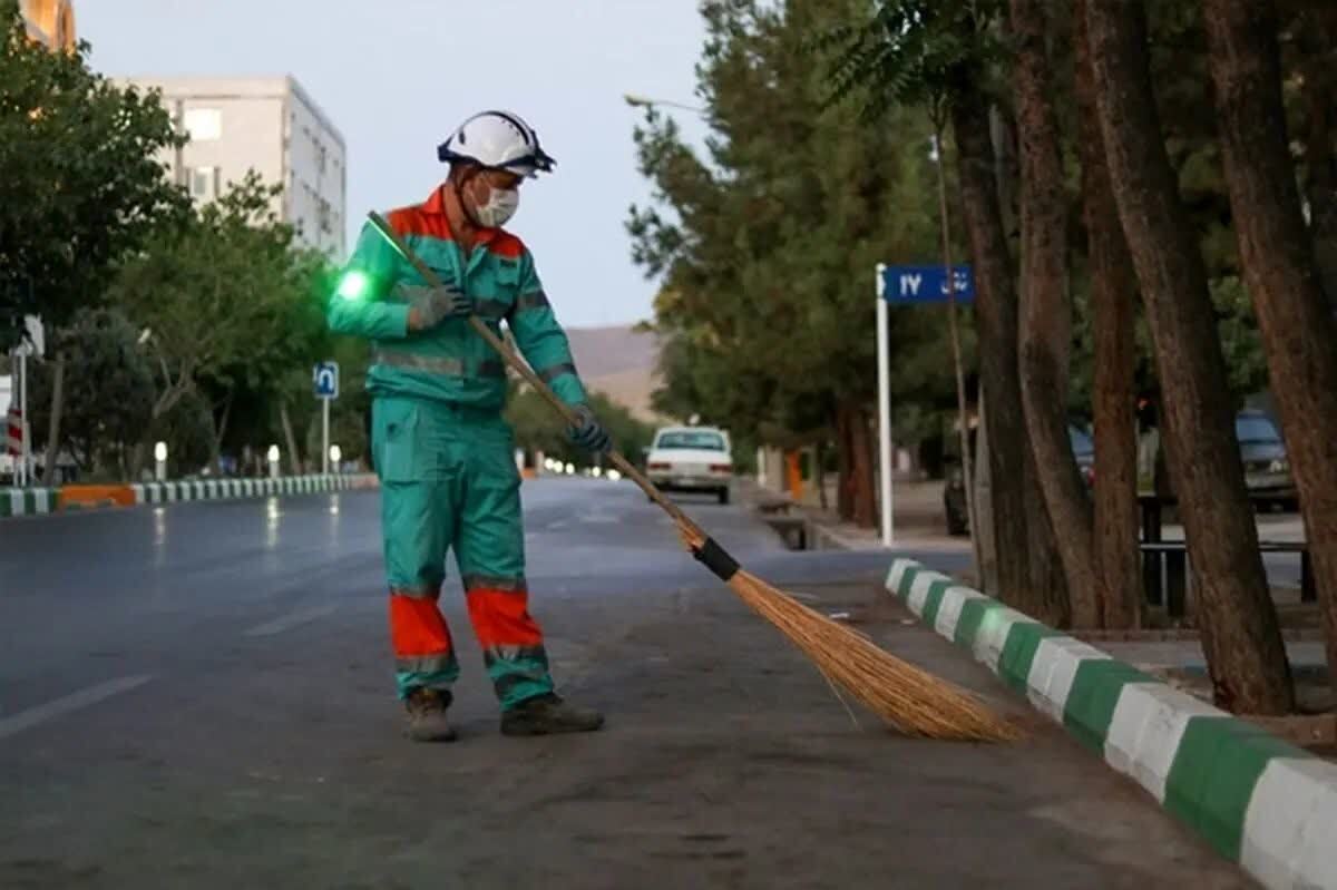 کاهش ساعت کاری پاکبانان و باغبانان در مشهد