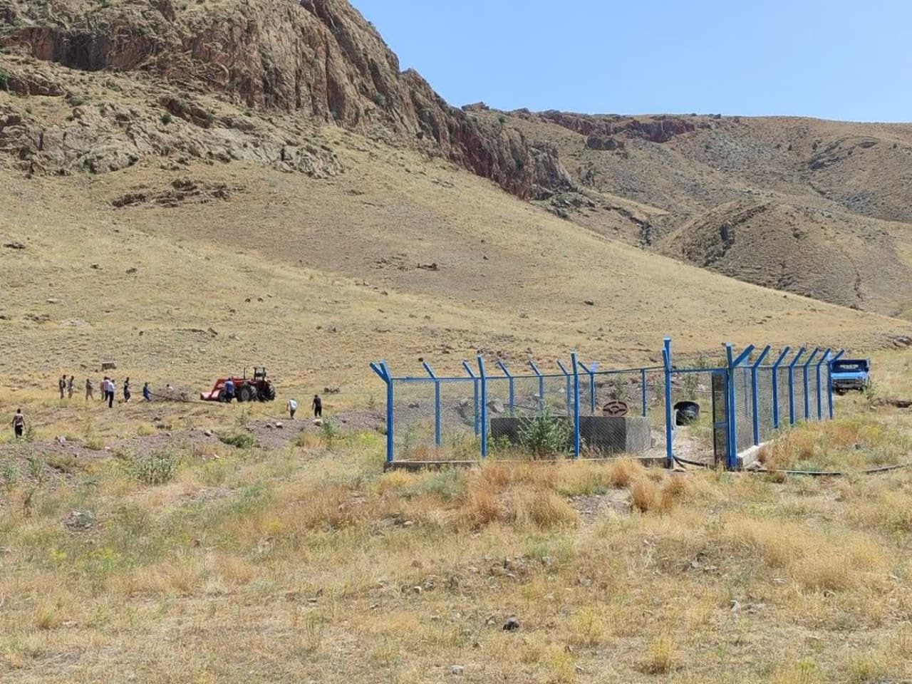 اتصال آب چشمه قدیمی روستای حاجو به شبکه آبرسانی ماکو