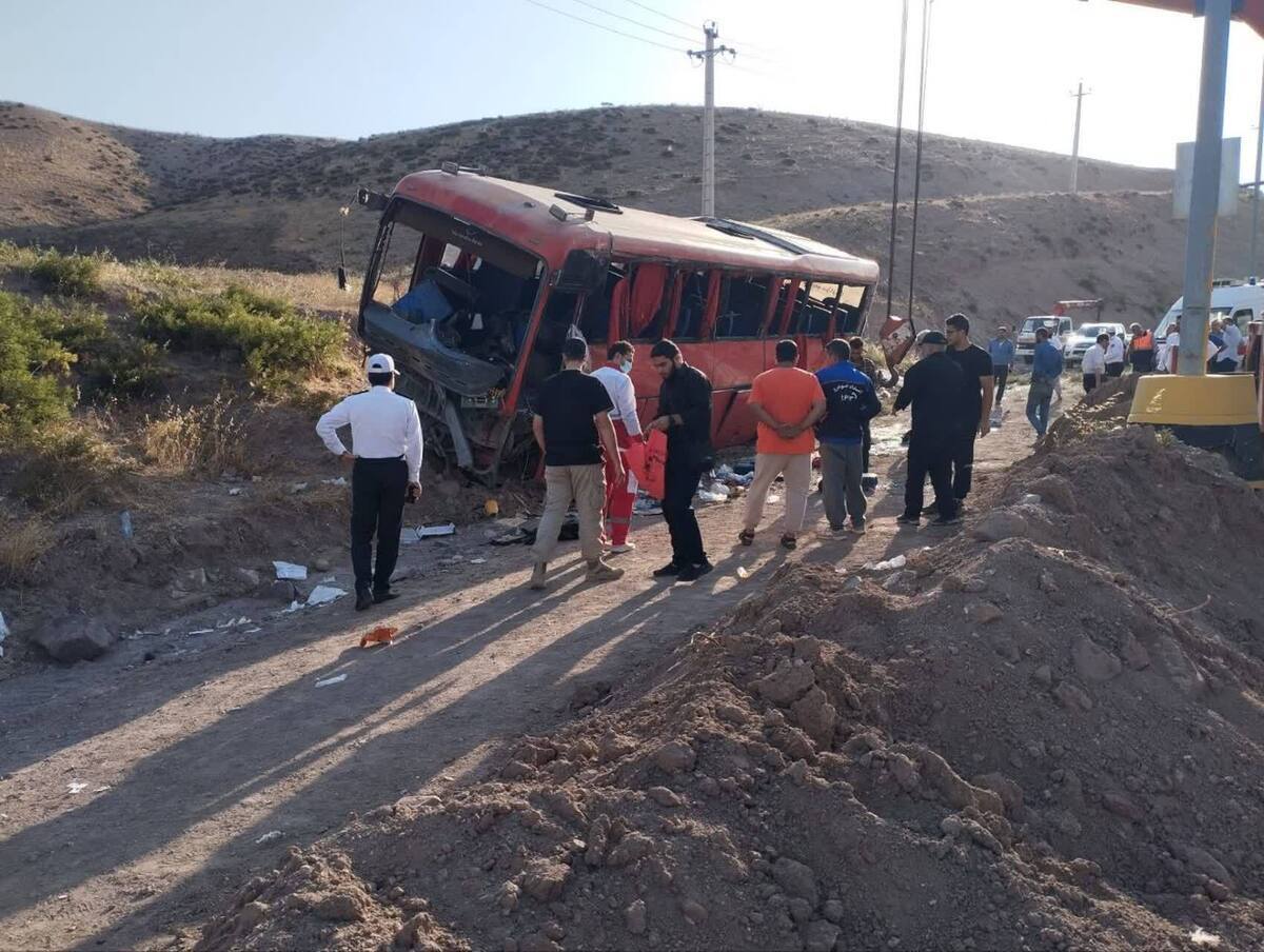 واژگونی اتوبوس زائران گیلانی در جاده قزوین - رشت