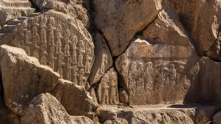 آغاز عملیات نجات‌بخشی  نقش برجسته قدیمی ایران *